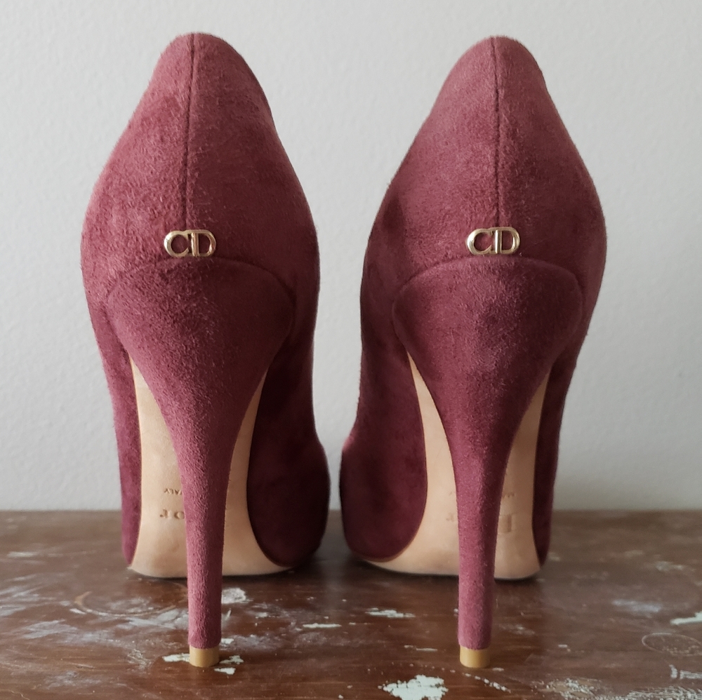 CHRISTIAN DIOR suede pumps in a dusty wine colour